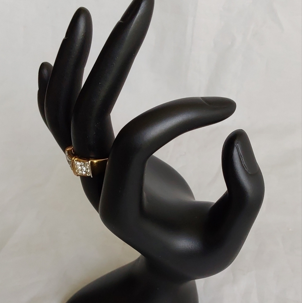 UNISEX SIZE 8 STUDDED RING - Picture 3 of 4